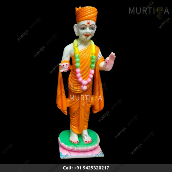 Makrana Pure Marble Gunitanand Swami on lotus base